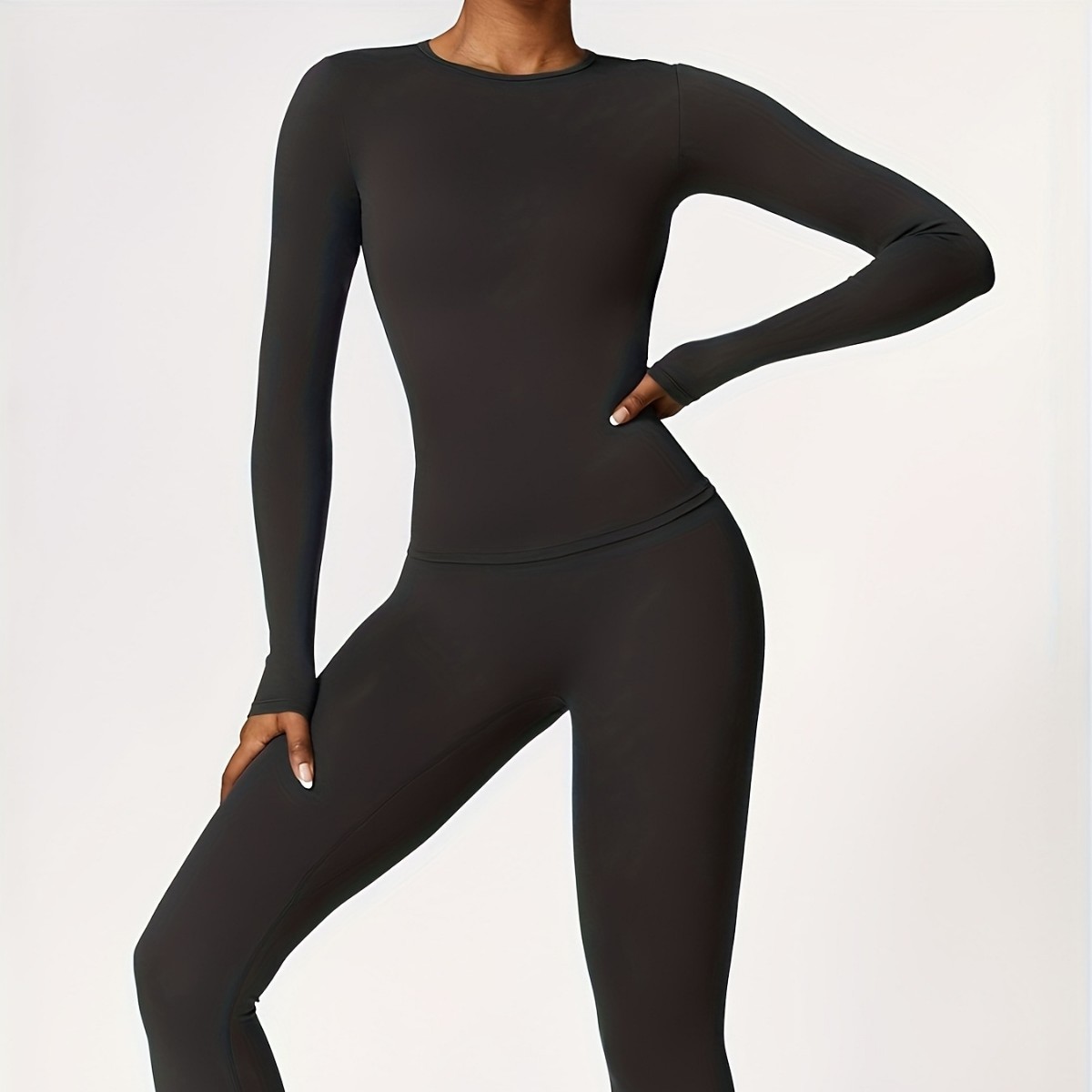 Yoga & Fitness Classes By Niharika Zirakpur Reviews - Tuta da yoga aderente a maniche